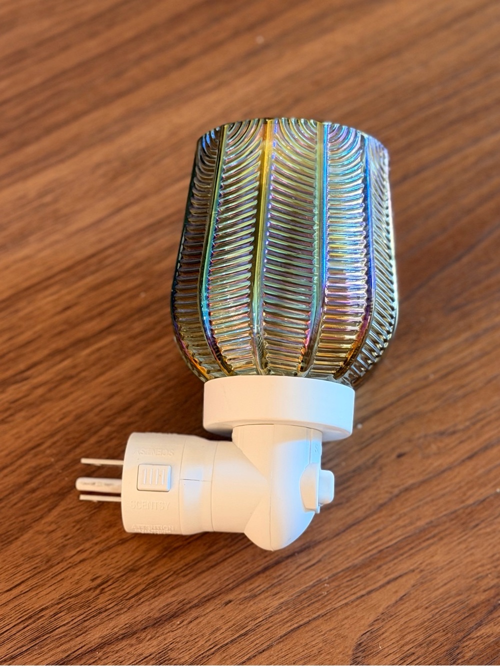 RARE HTF Scentsy Pearled Gatsby Mini Scentsy Warmer Wall Plug-In Iridescent